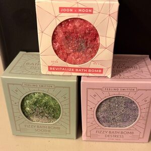 Joon x Moon Feeling Smitten Revitalize and Distress Bath Bomb Set